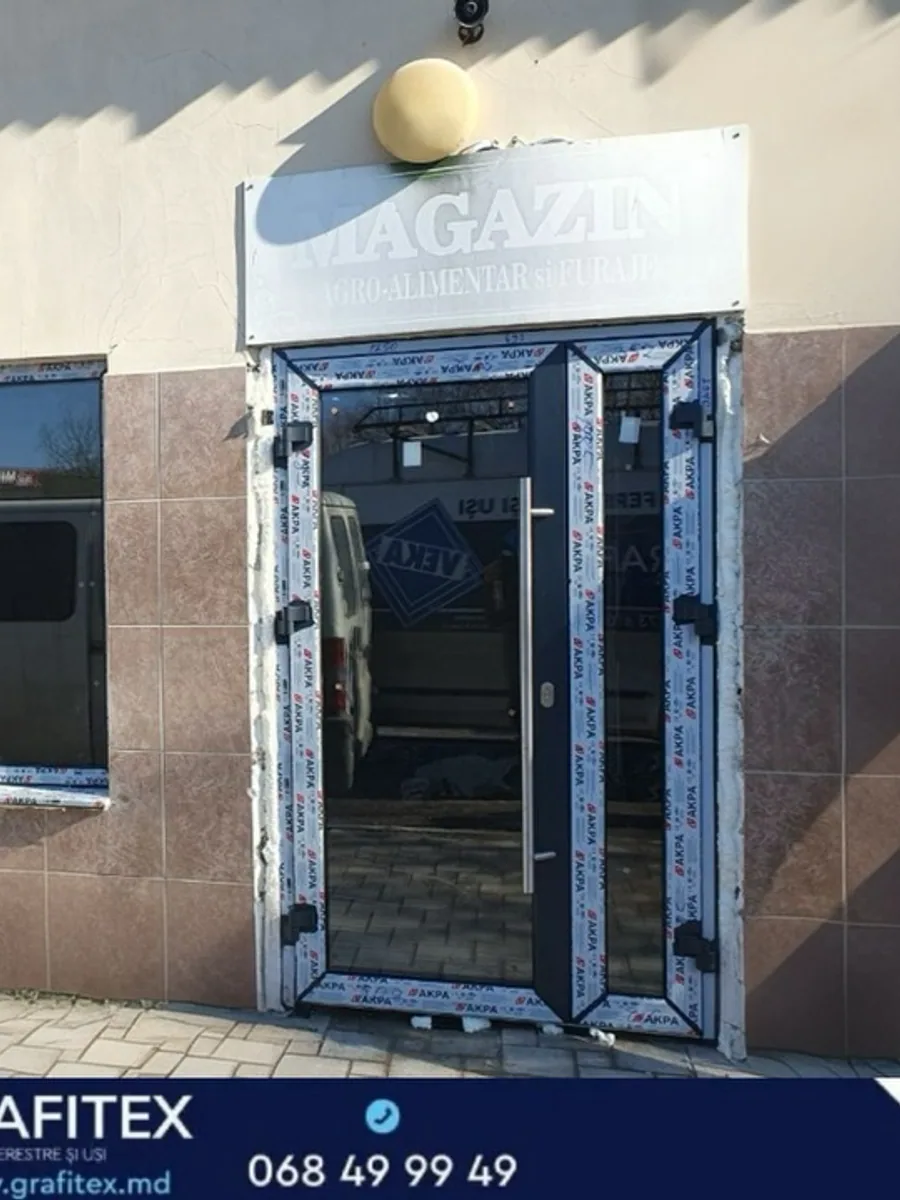 Ușă din aluminiu cu izolare termică — montaj Grafitex