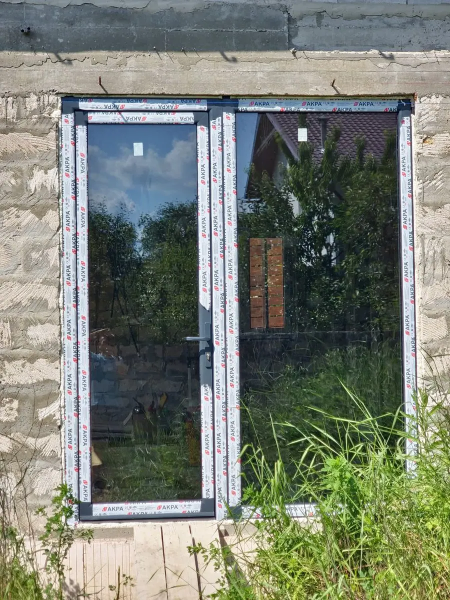 Ușă din aluminiu, montaj profesional Grafitex