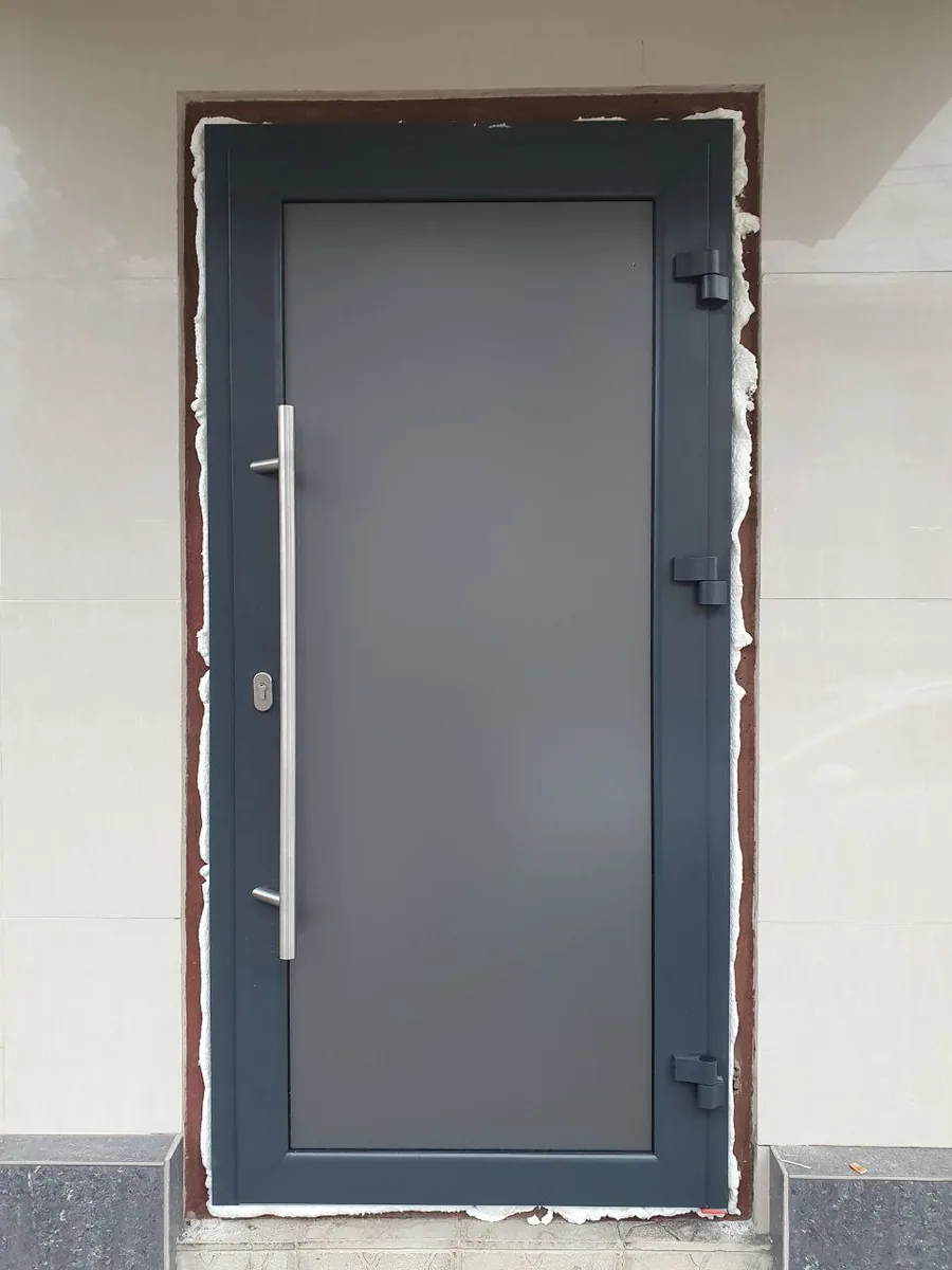 Ușă termopan din aluminiu — calitate Grafitex